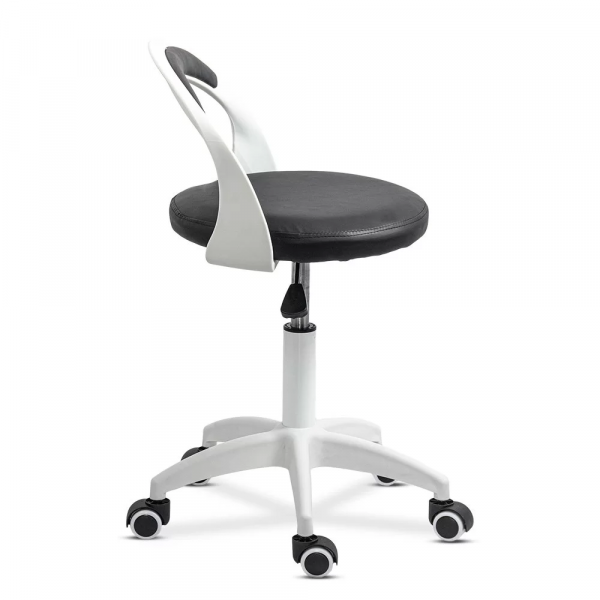 Оперативен стол в черен цвят.