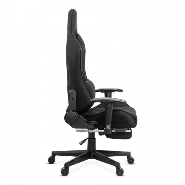 Геймърски стол в черен цвят.