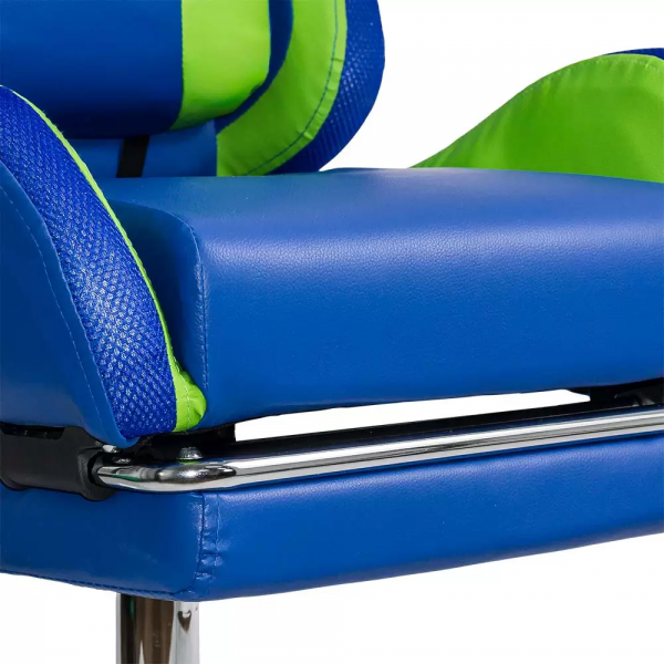 Геймърски стол в син цвят.