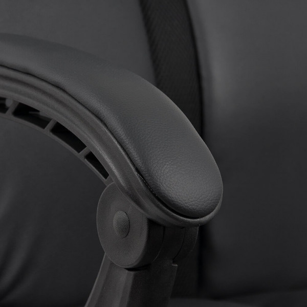 Директорски стол в черен цвят.