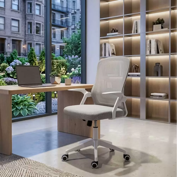 Работен стол в сив цвят.