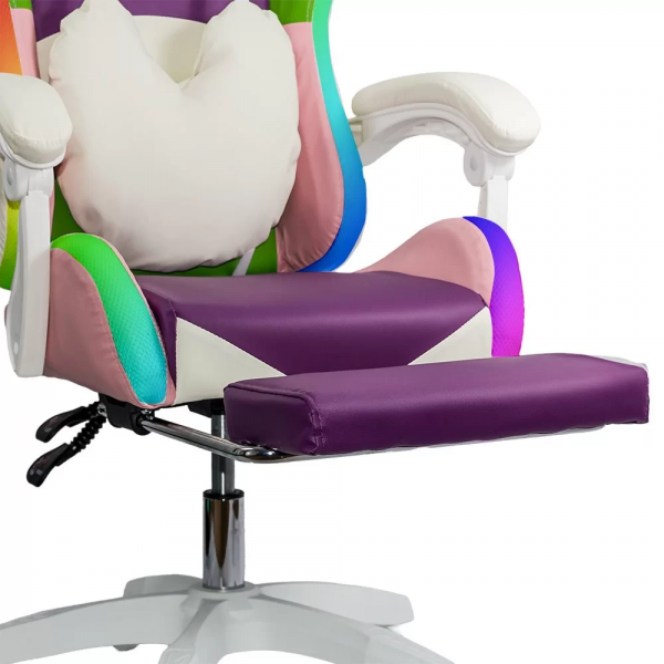 Геймърски стол в розов цвят.