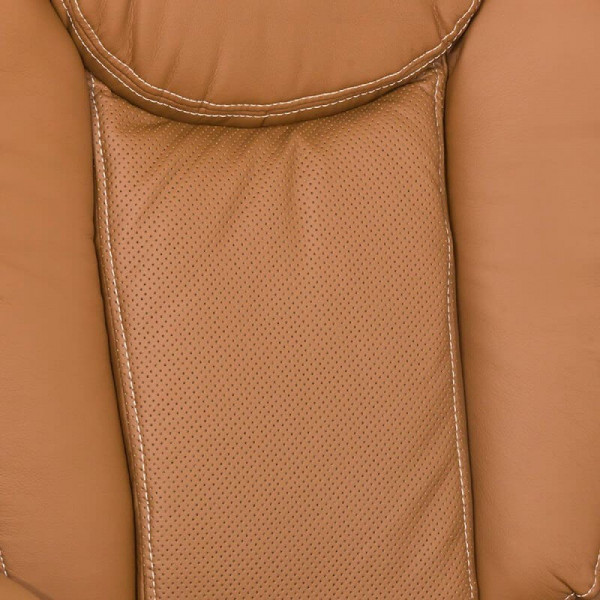 Директорски стол в кафяв цвят.